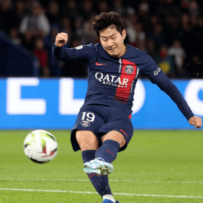 슛을 쏘는 이강인