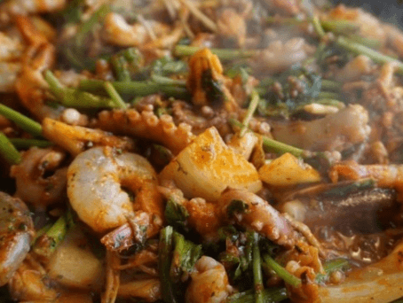 생생정보통 37년 전통 미나리 해물볶음