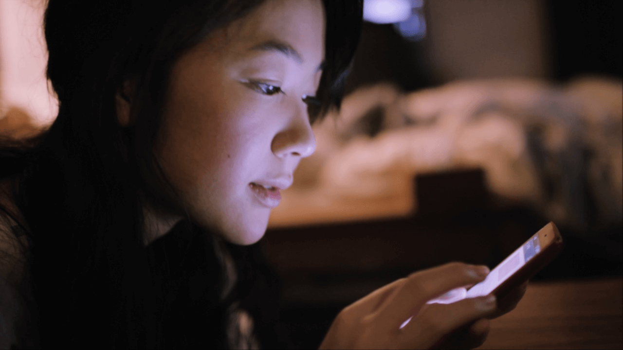 SNS 플래닛에 글을 쓰고 있는 나나미