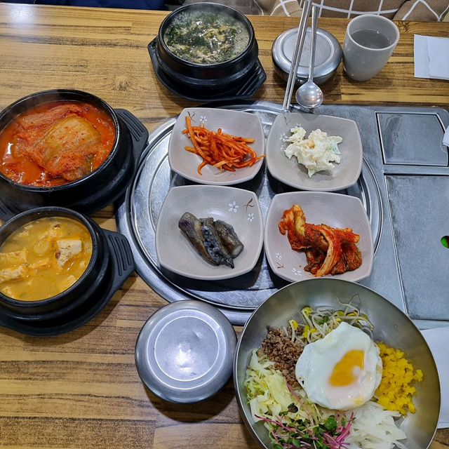 제주성산맛집베스 현지인추천제주도여행2,
바당집, 온더스톤 브런치카페, 떠돌이식객, 범식당, 지은이네밥상, 그리운바다성산포, 성산마씸, 고기다, 커큐민흑돼지,백록횟집