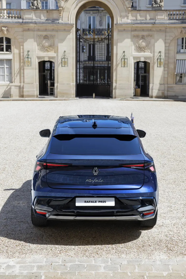 르노 라팔 프레지덴셜 차량 이미지