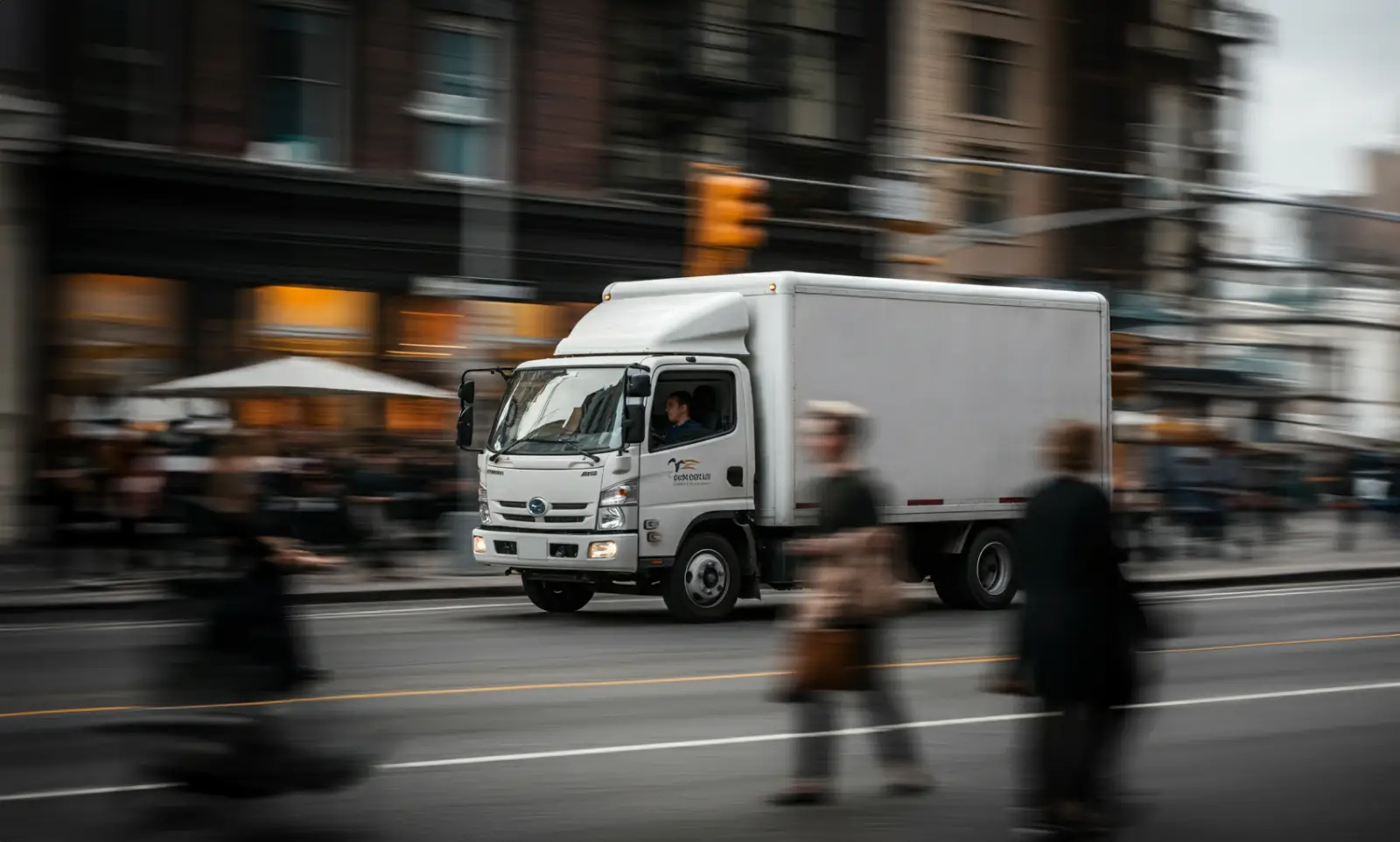 배송중인 택배 차량