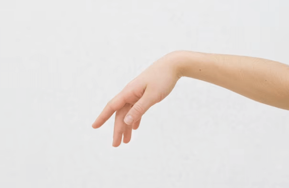 손목터널증후군&amp;#44; 밤잠 설치는 이유와 해결책