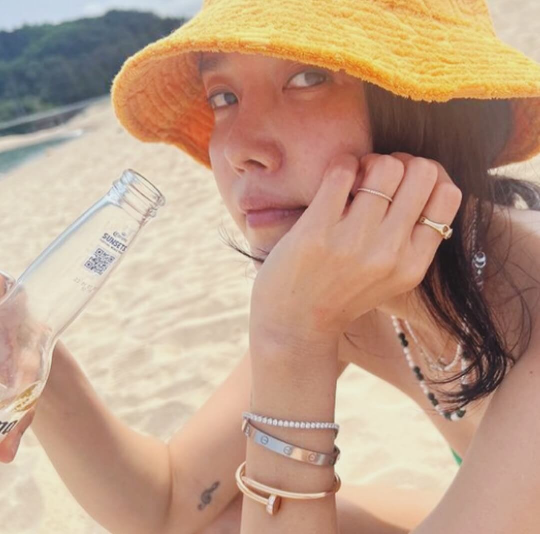 배우 채정안 팔찌