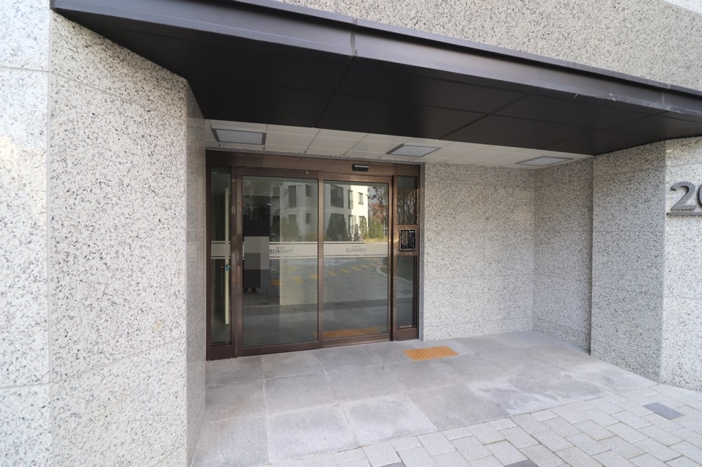 호반써밋목동 1층 공용현관