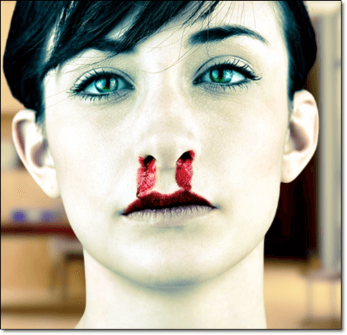 코피 나는 모습을 화장으로 표현한 여성