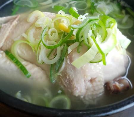 삼계탕, 뼈까지 부드럽게 만드는 비법과 한방 재료 균형 맞추기