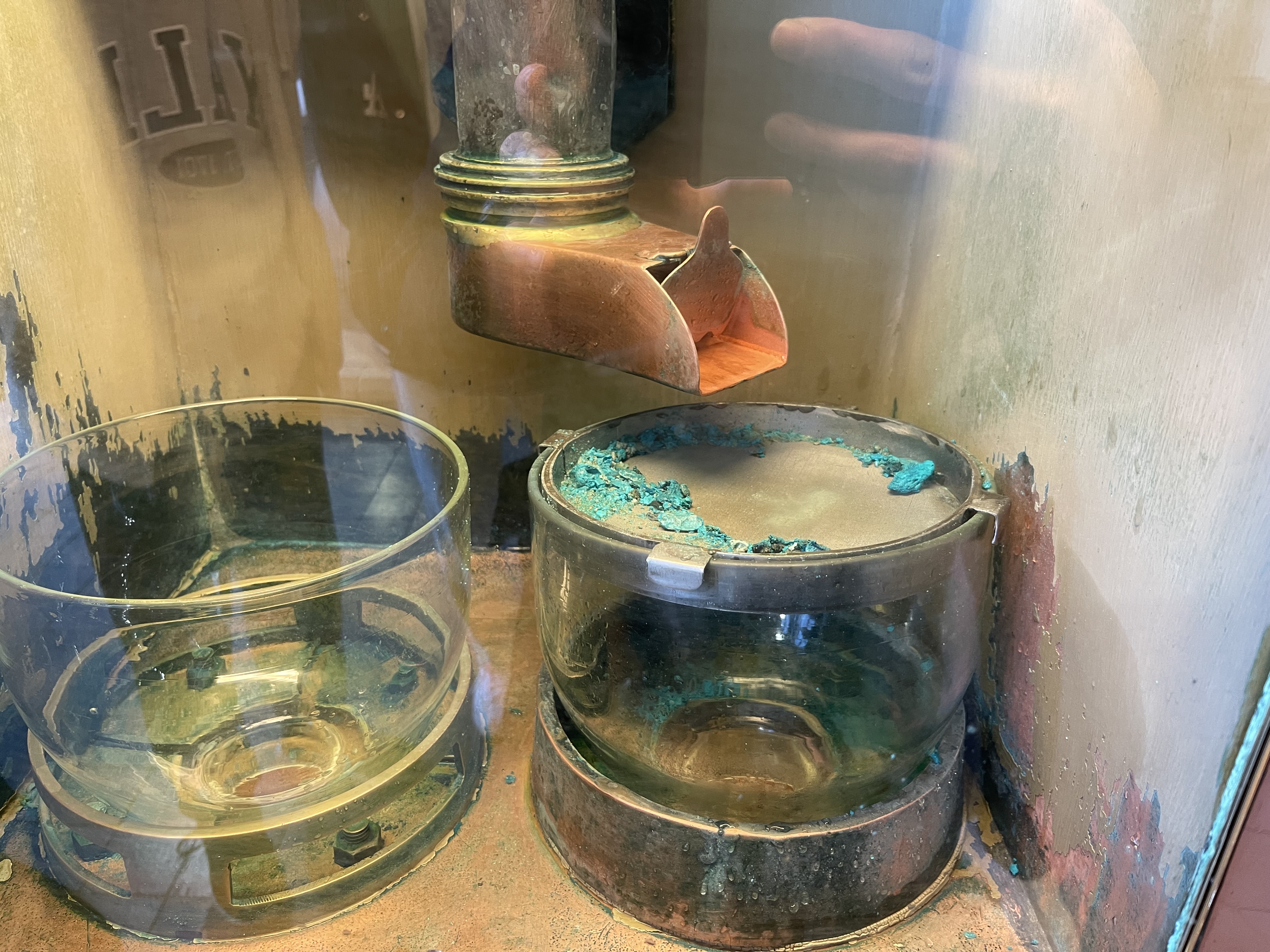 글렌드로낙 스피릿 세이프 필터에 걸러진 황산구리