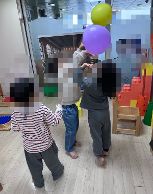 어린이집에서 친구와 다툰 뒤 교사가 바로 사과시키지 않는 이유