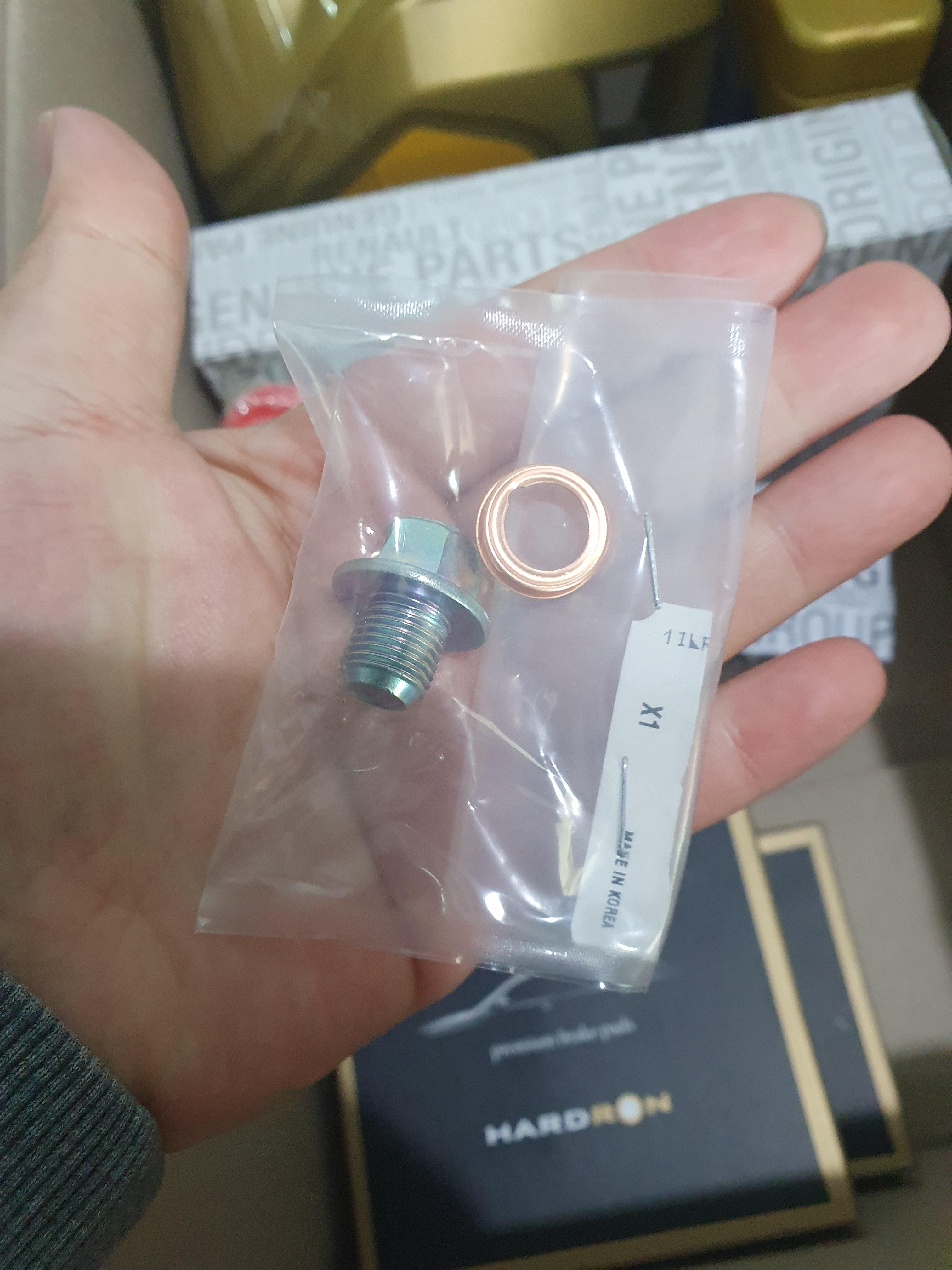 르노삼성 SM7용 엔진오일 드레인 볼트와 와셔