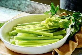 샐러리 효능 알고 먹는법 잎 생으로 손질법 요리_11