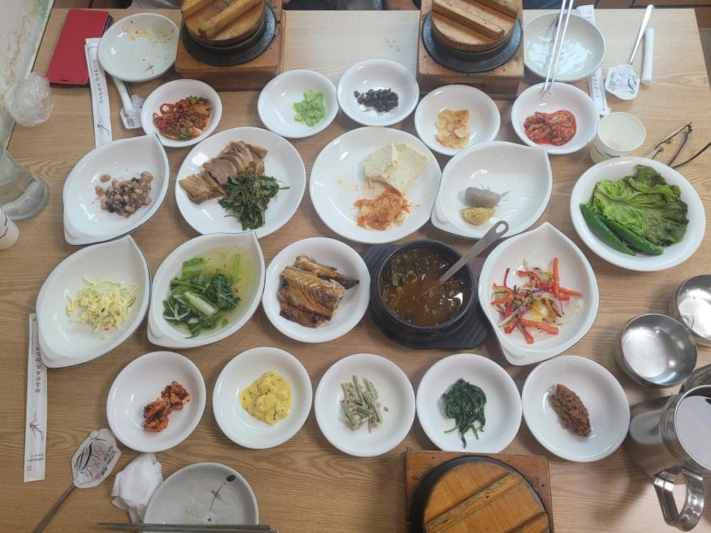 30첩 반찬 마늘떡갈비 한정식 한상, 마늘 육회 충북 단양 맛집