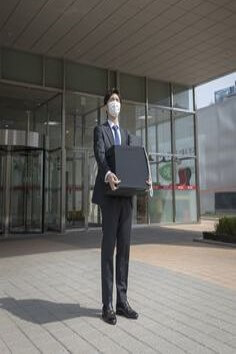 직장에서-해고되는-꿈-짐싸는-해고