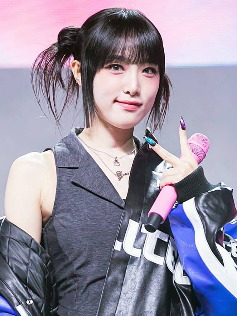 가수-최예나