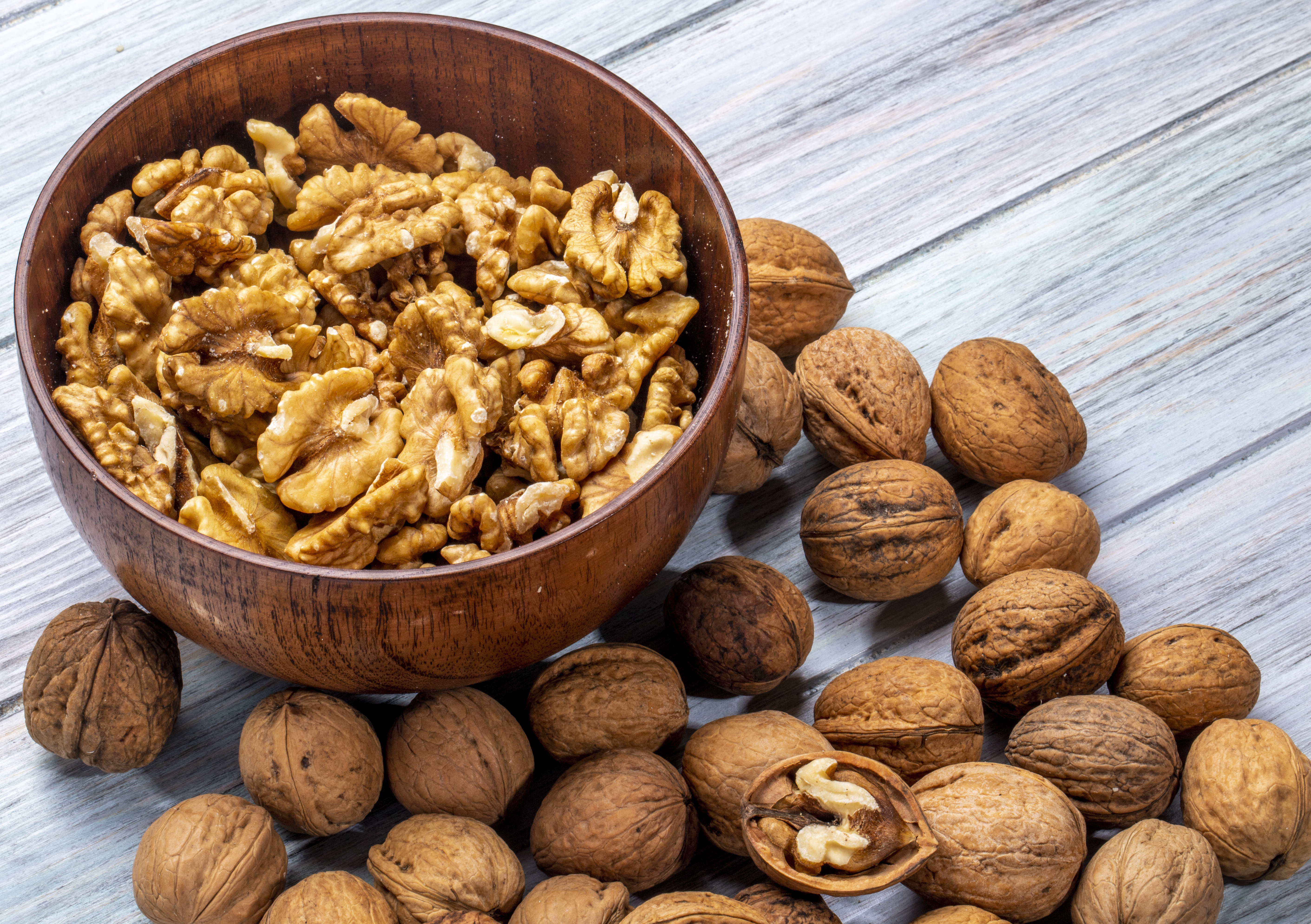 &lt;a href=&quot;https://www.freepik.com/free-photo/side-view-bowl-with-walnuts-rustic_8446132.htm#query=walnut&from_query=%ED%98%B8%EB%91%90&position=6&from_view=search&track=sph&quot;&gt;Image by stockking&lt;/a&gt; on Freepik