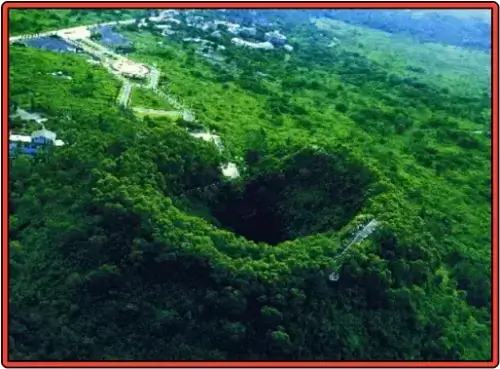 중국 하이커우 화산구 풍경구 분화구