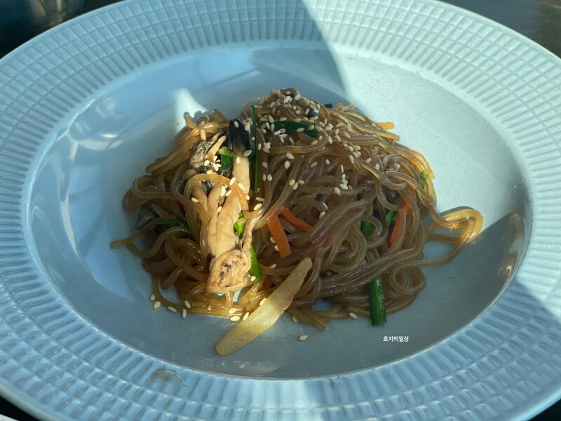 아산 신정호수 한정식 맛집 오월의 꽃수레 - 잡채