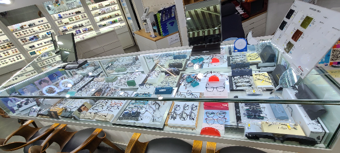 비오안경 일원동안경점 영희초교사거리 비오안경내부 다양한 안경태