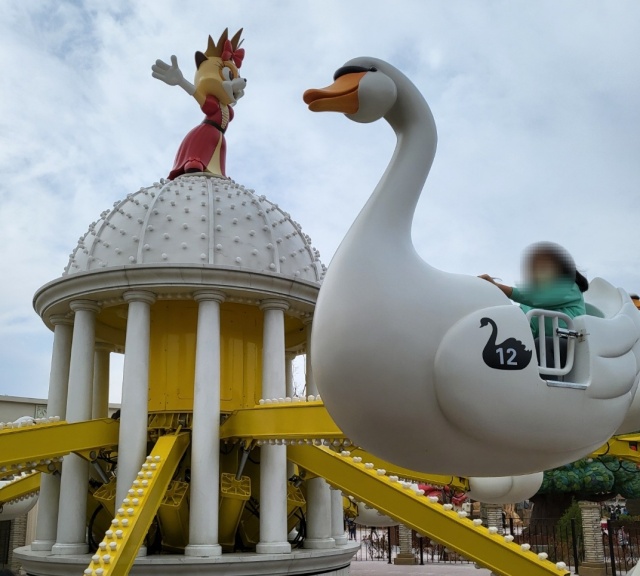 백조놀이기구 사진입니다.
