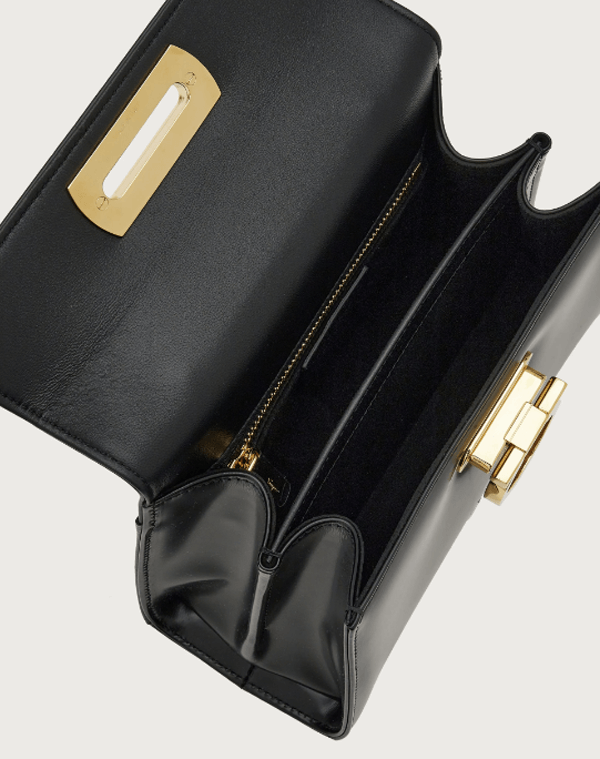 눈물의 여왕 김지원 페라가모 가방