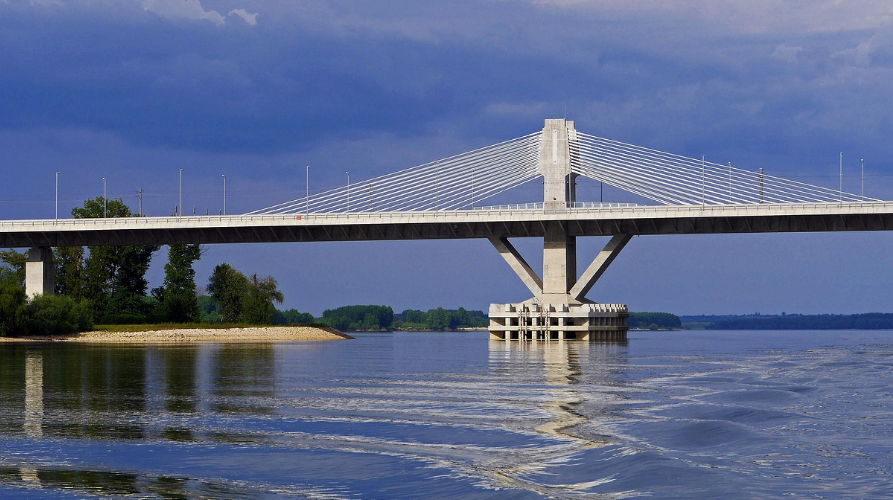 도시 인프라를 구성하는 콘크리트 구조물 전경 (교량)