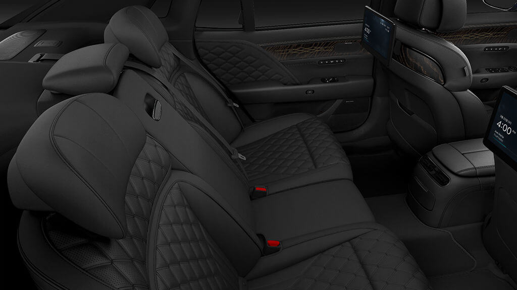 제너시스G90블랙 뒷자리 디자인 사진