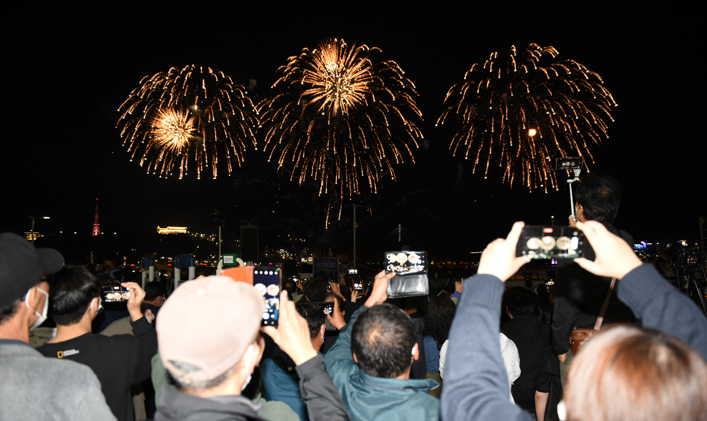 인파 불꽃축제