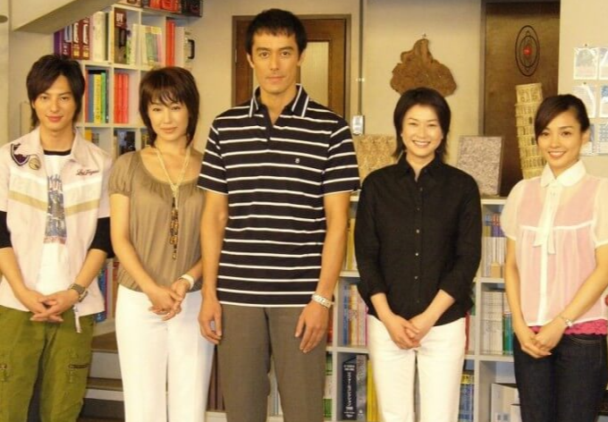 결혼 못하는 남자 등장인물들이 한자리에 모여있는 장면