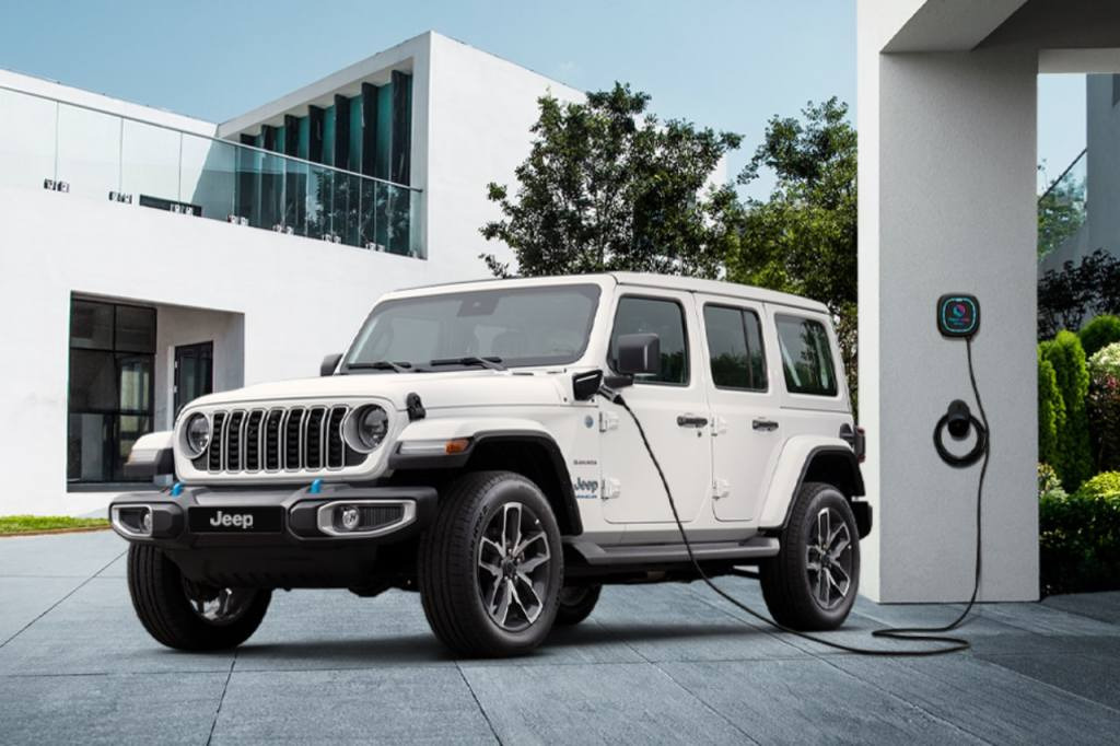 2024 지프 랭글러 4XE 하이브리드 연비와 성능의 완벽 조화