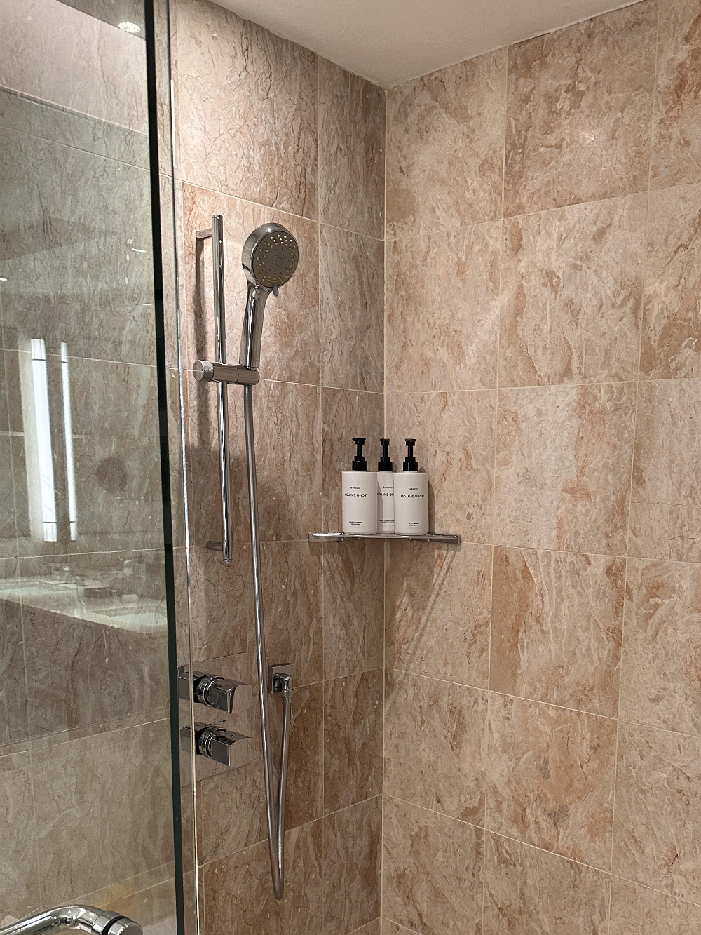 콘래드 센테니얼 호텔