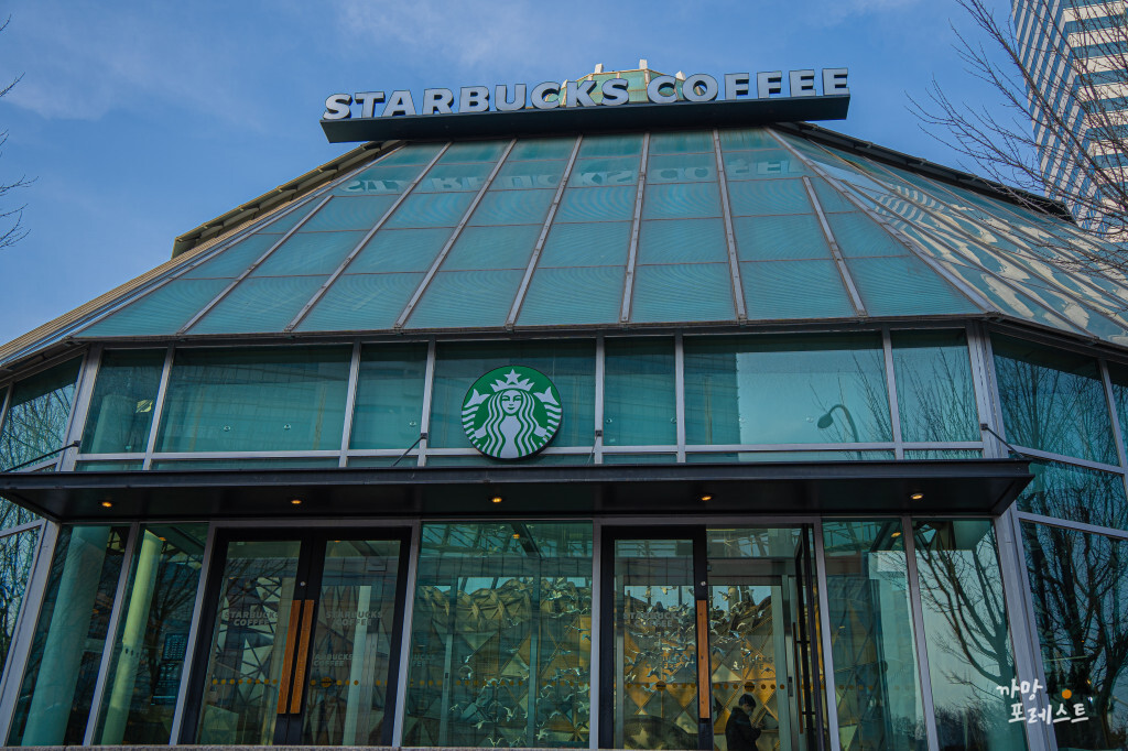 스타벅스 파미에파크 R점 입구