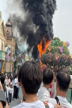 남의-집이-불타는-불-구경하는-사진