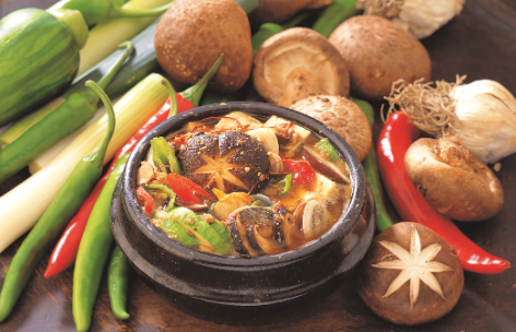 감칠맛 살려 요리한 된장버섯찌개 완성 모습