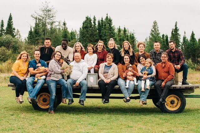 노인의 차별과 가족 역할과의 관계 변화-부모 역할, 조부모 역할