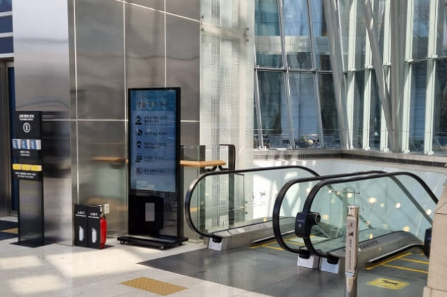 업주·손님은 모르는 새 방역지침 'QR 폐지'...