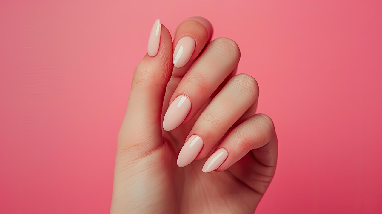 손톱 갈라짐 원인과 해결법: 건강한 손톱 관리법