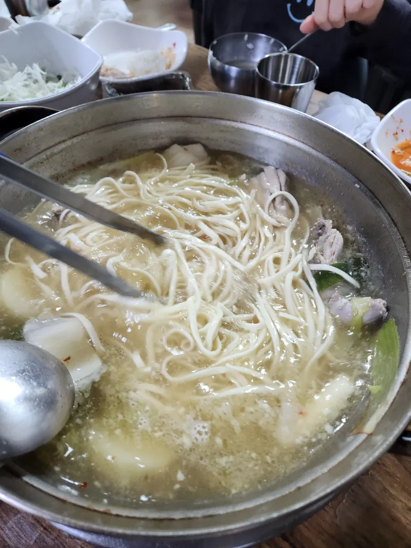 닭한마리-칼국수