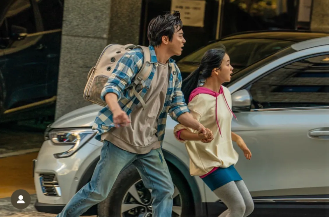 조정석, 좀비딸, 영화좀비딸, 조정석좀비딸1위, 최유리, 이정은, 조여정, 윤경호, 코미디영화추천, 가족영화추천, 여름영화, 박스오피스1위, 영화리뷰