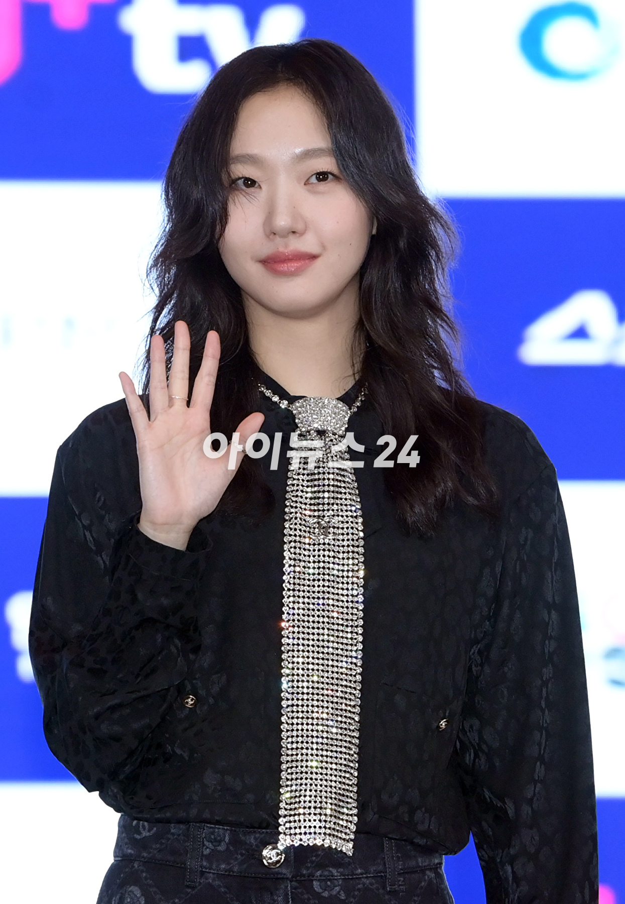 배우 김고은이 27일 오후 인천 연수구 인천글로벌캠퍼스에서 진행된 제2회 청룡시리즈어워즈 핸드프린팅 행사에 참석하고 있다. [사진=정소희 기자]