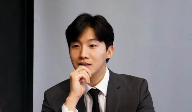 한민용 앵커와 김민관 기자