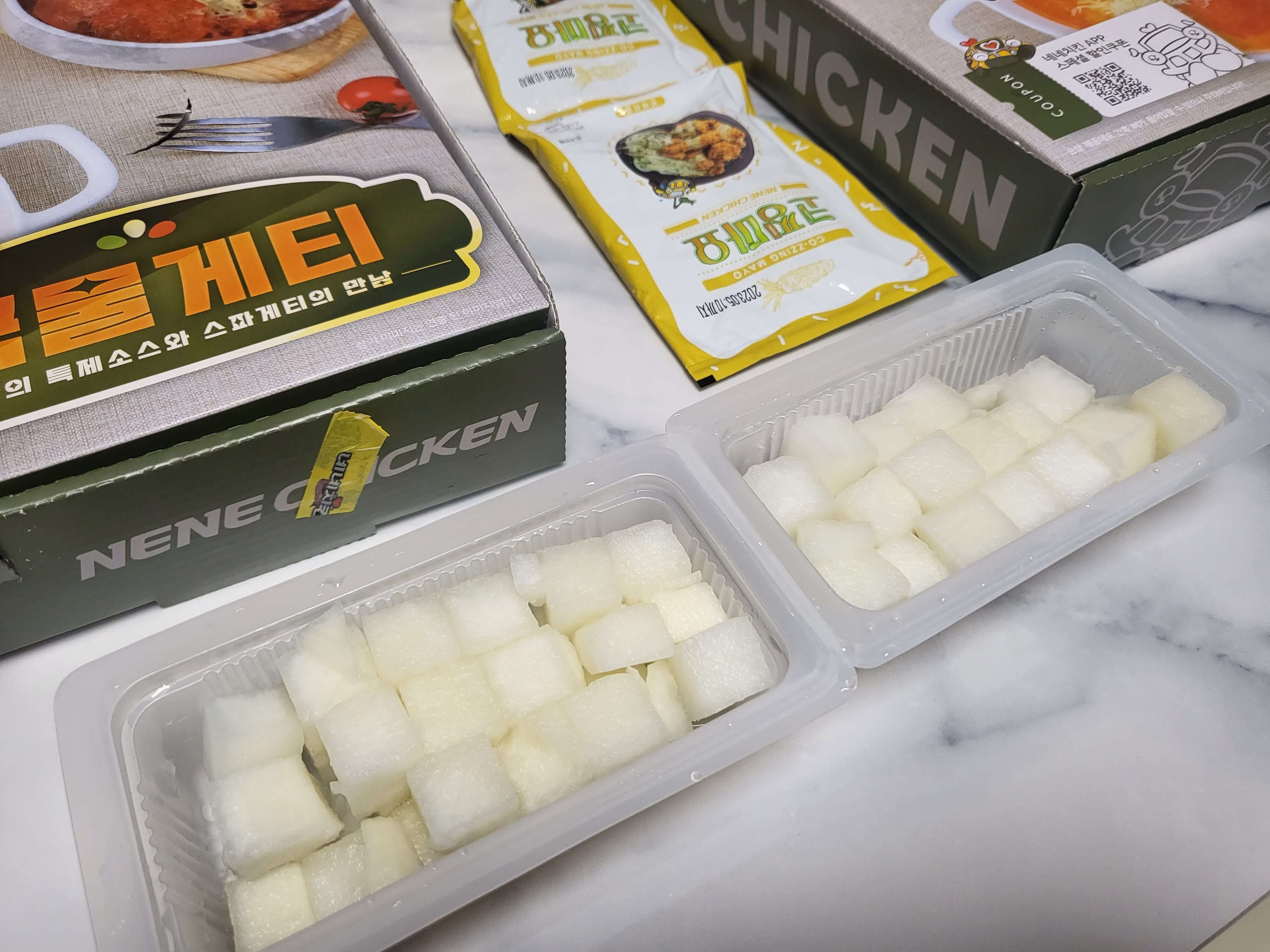 네네치킨 사각 무