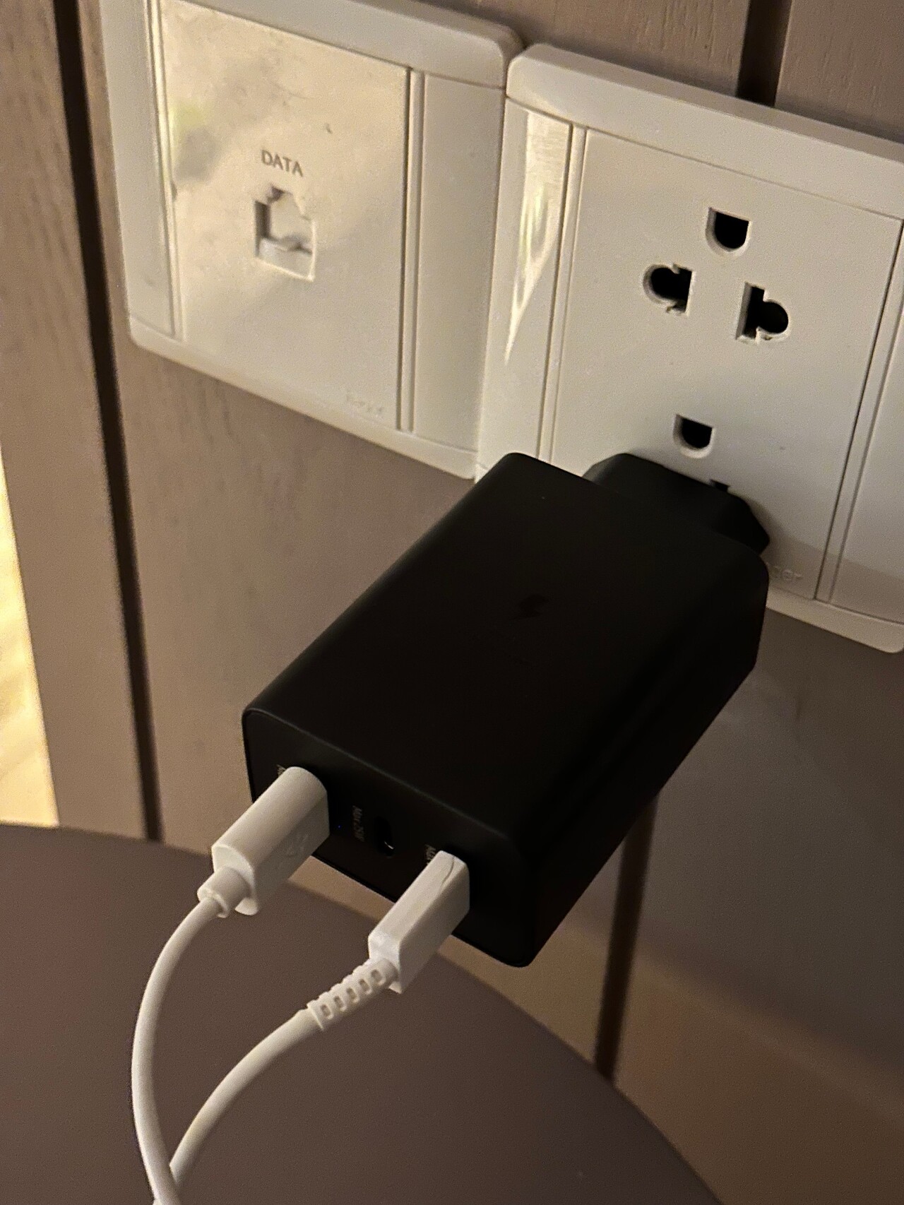 나트랑핸드폰충전기