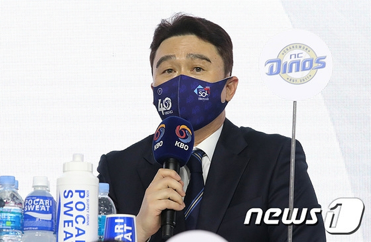 이동욱 감독 KBO 야구 기자회견 사진