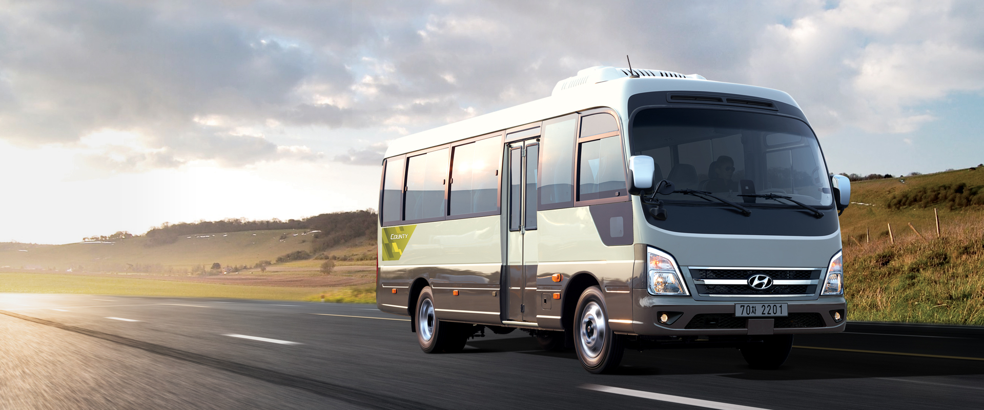 현대 미니버스 카운티 전측면 사진 출처 현대차홈페이지