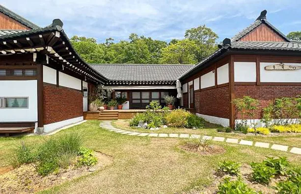 한옥펜션 휴휴당