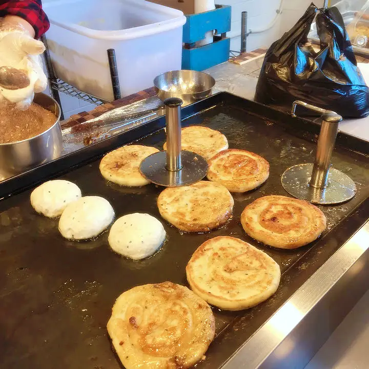광명사거리역 광명시장 인절미호떡 찹쌀 꽈배기 호떡 맛집 추천