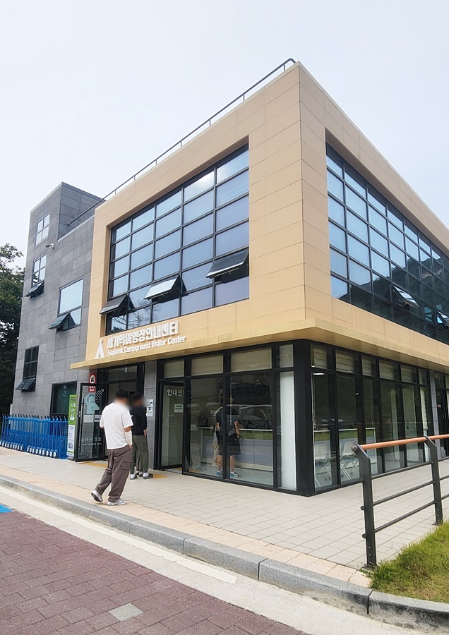 입퇴실 신청과 대여물품을 관리하는 안내센터