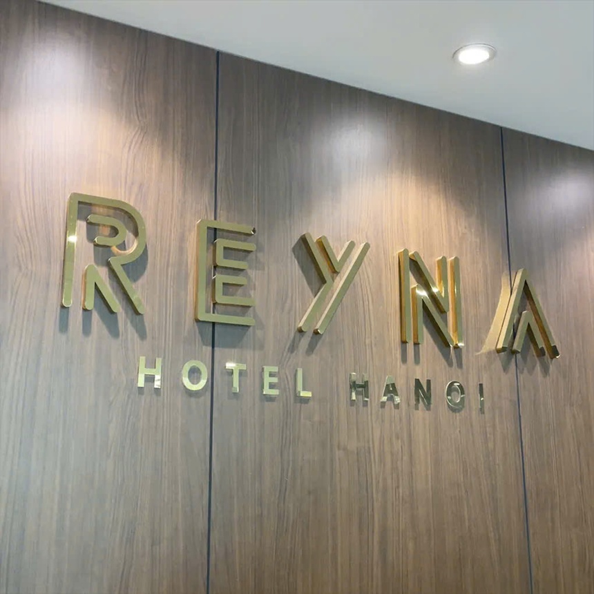 REYNA HOTEL 간판