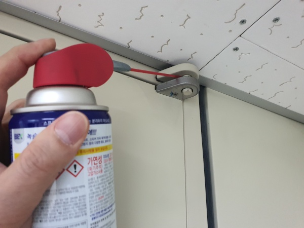 경첩에-분사되면-WD40