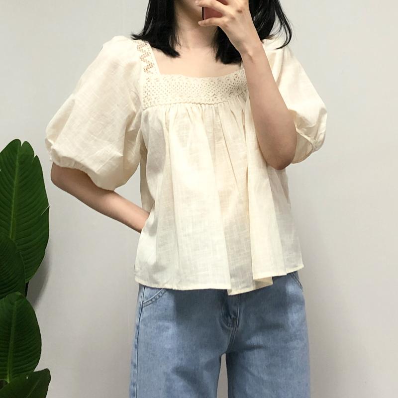 미로닌 펀칭 자수 스퀘어넥 블라우스